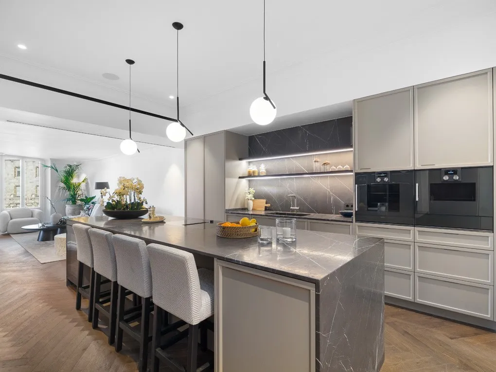 Prestige & design  – luxurious Flat with terrace in a prime location-7