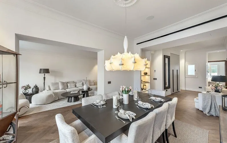 Prestige & design gecombineerd - Luxueuze flat met terras in een gewilde locatie