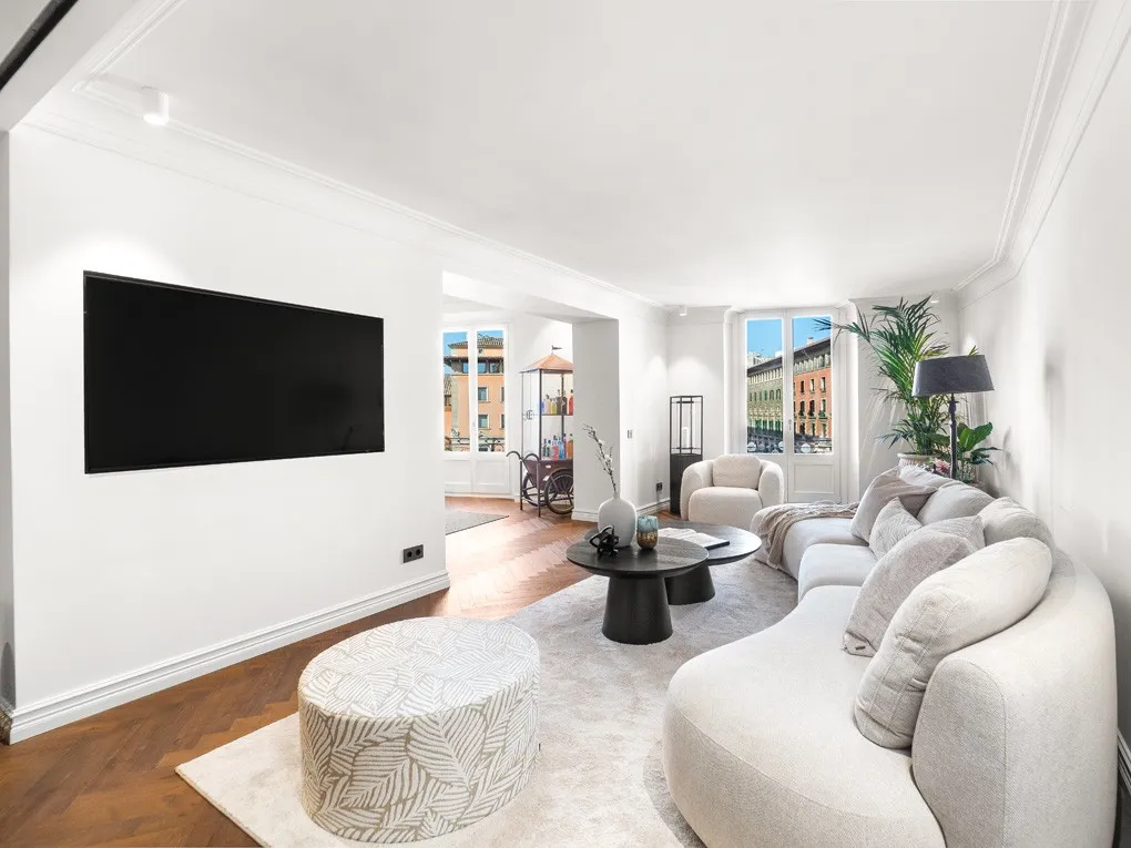 Prestige & design  – luxurious Flat with terrace in a prime location-4