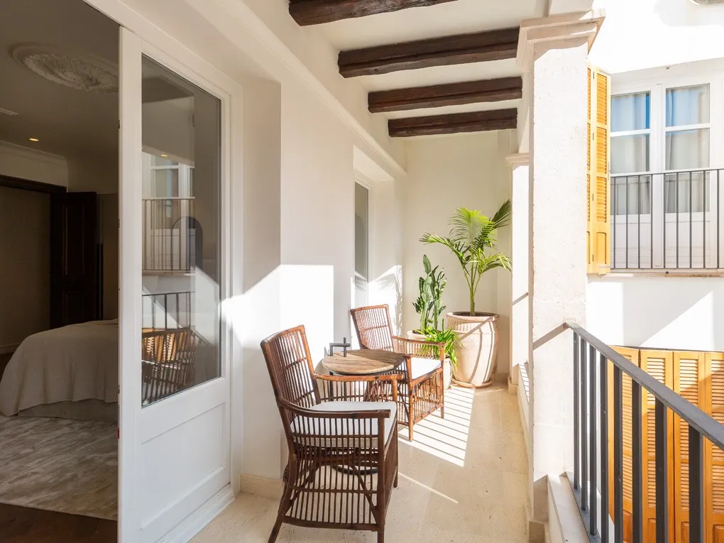 Prestige & design  – luxurious Flat with terrace in a prime location-2