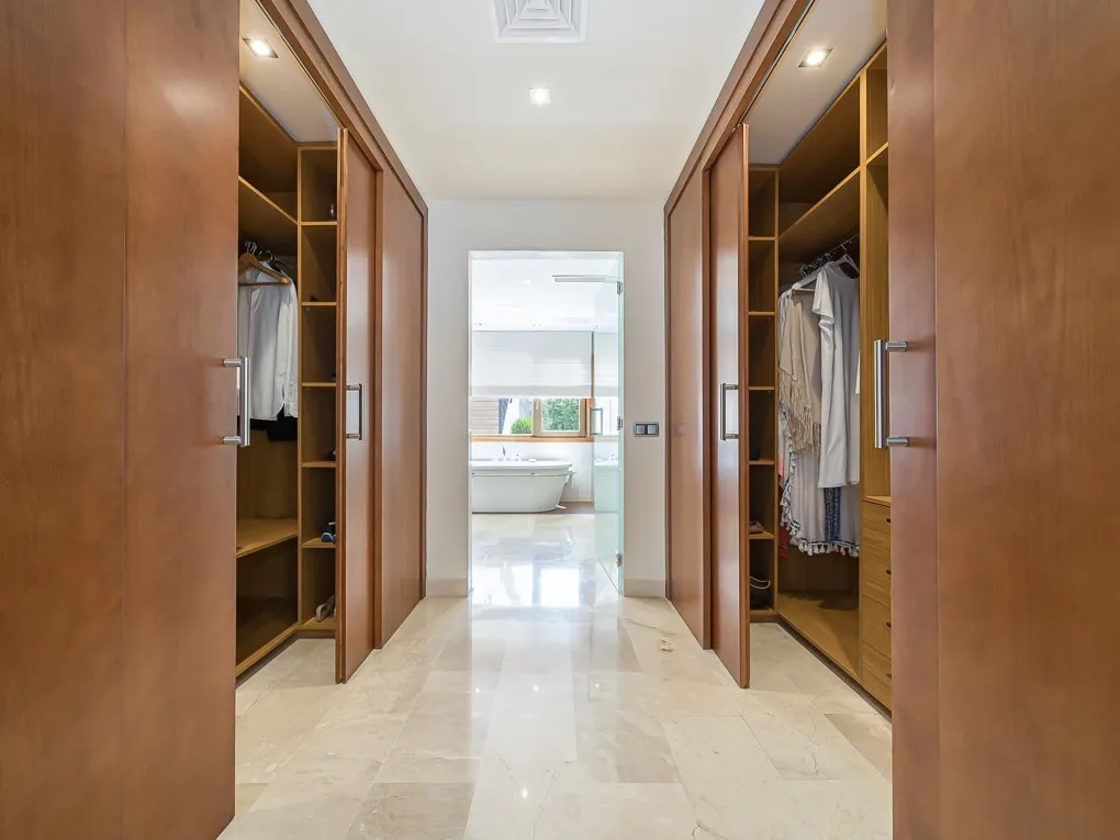 Stilfuld moderne villa med havudsigt-10