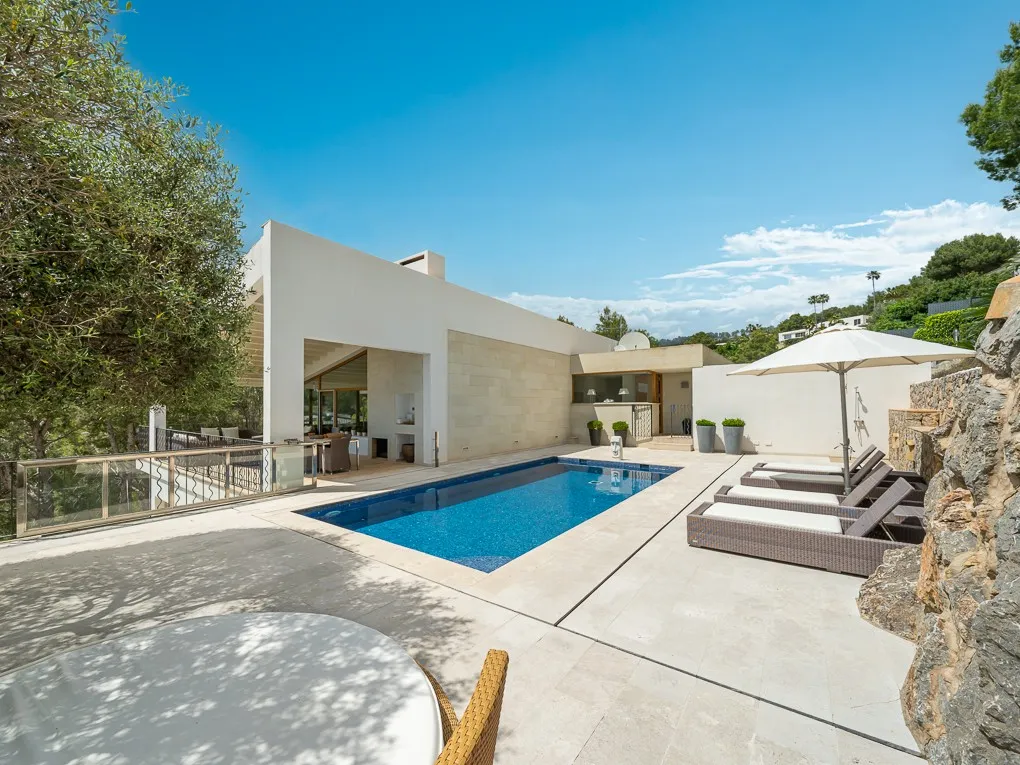 Stilfuld moderne villa med havudsigt-6