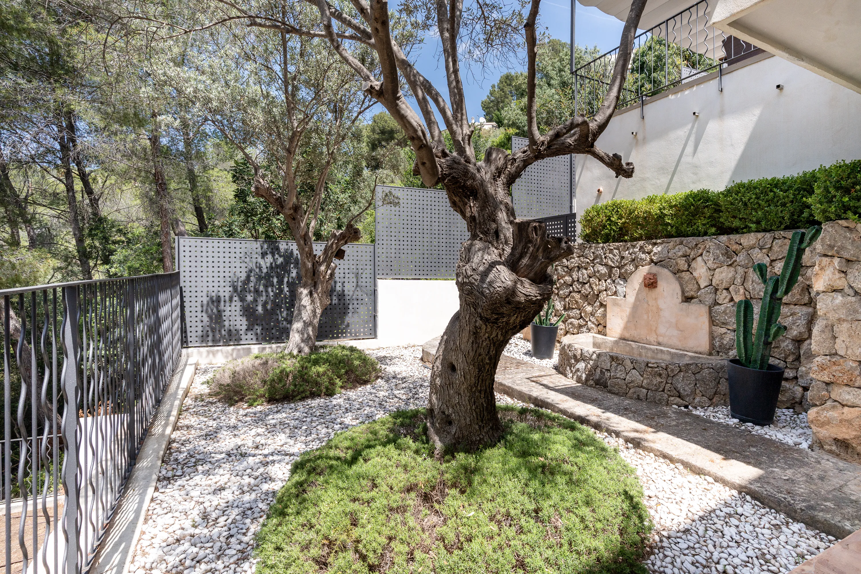 Elegant villa with sea views in Son Vida-18