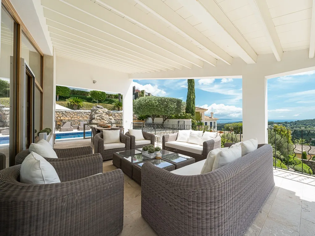 Stilfuld moderne villa med havudsigt-5