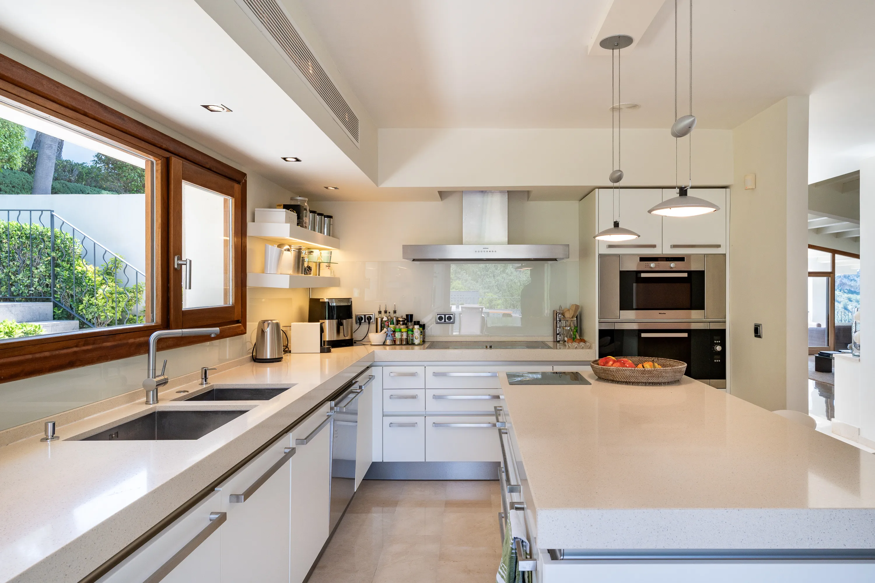 Elegant villa with sea views in Son Vida-9