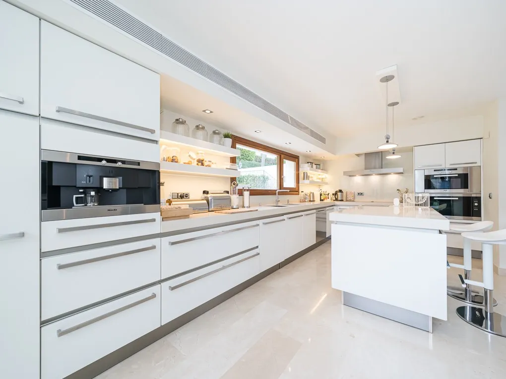 Stilfuld moderne villa med havudsigt-4