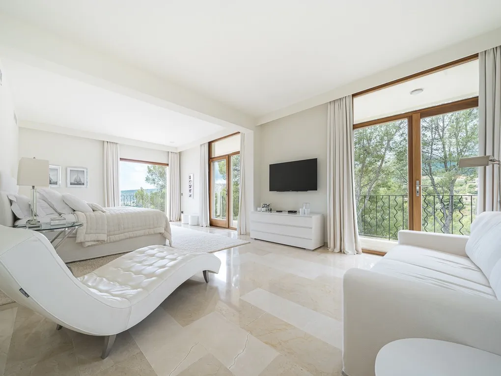 Stilfuld moderne villa med havudsigt-9