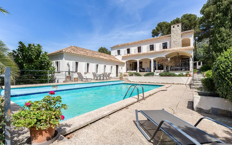 Urocza willa z widokiem na morze na polu golfowym