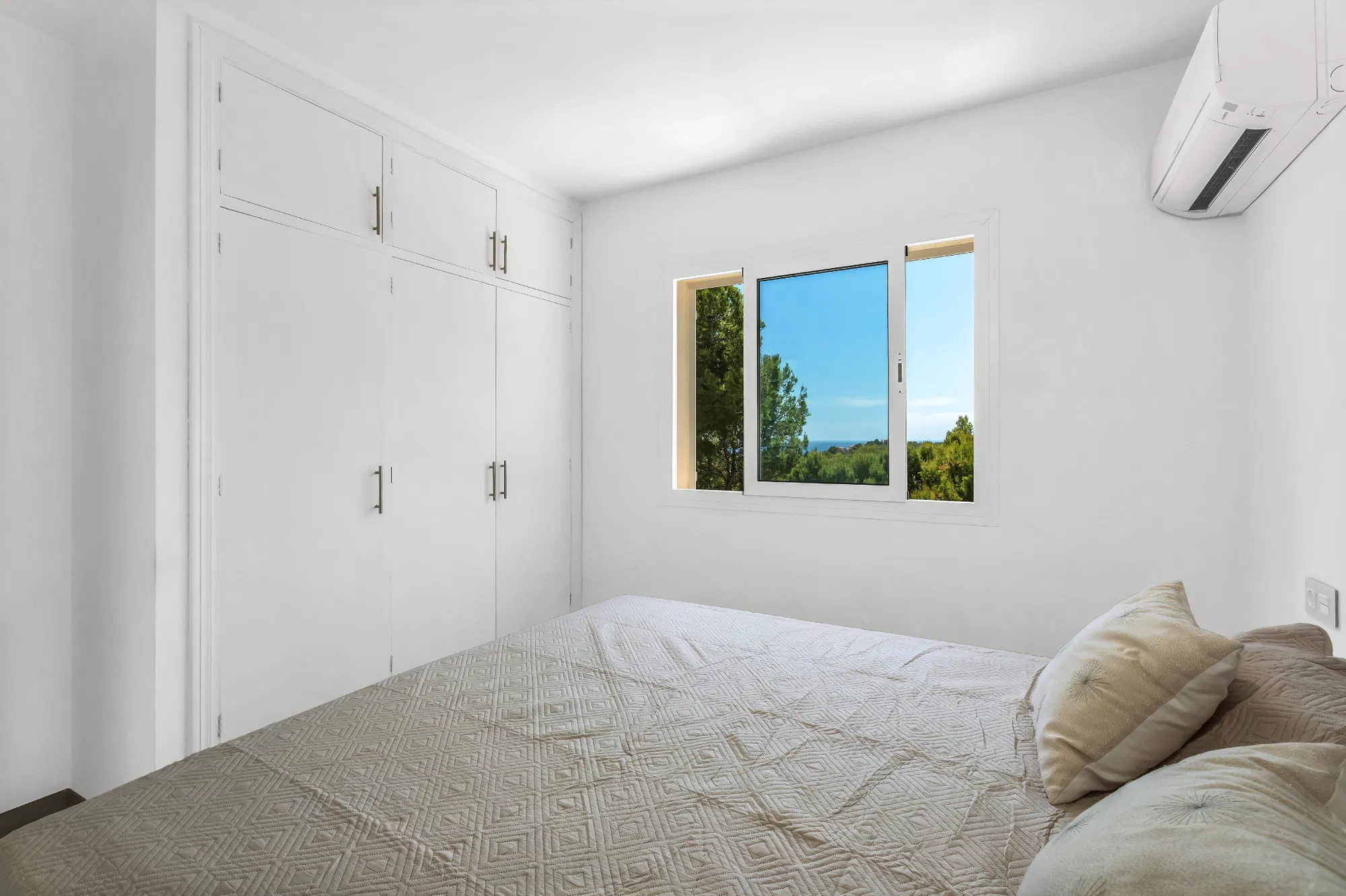 Vila renovada amb vistes al mar-13