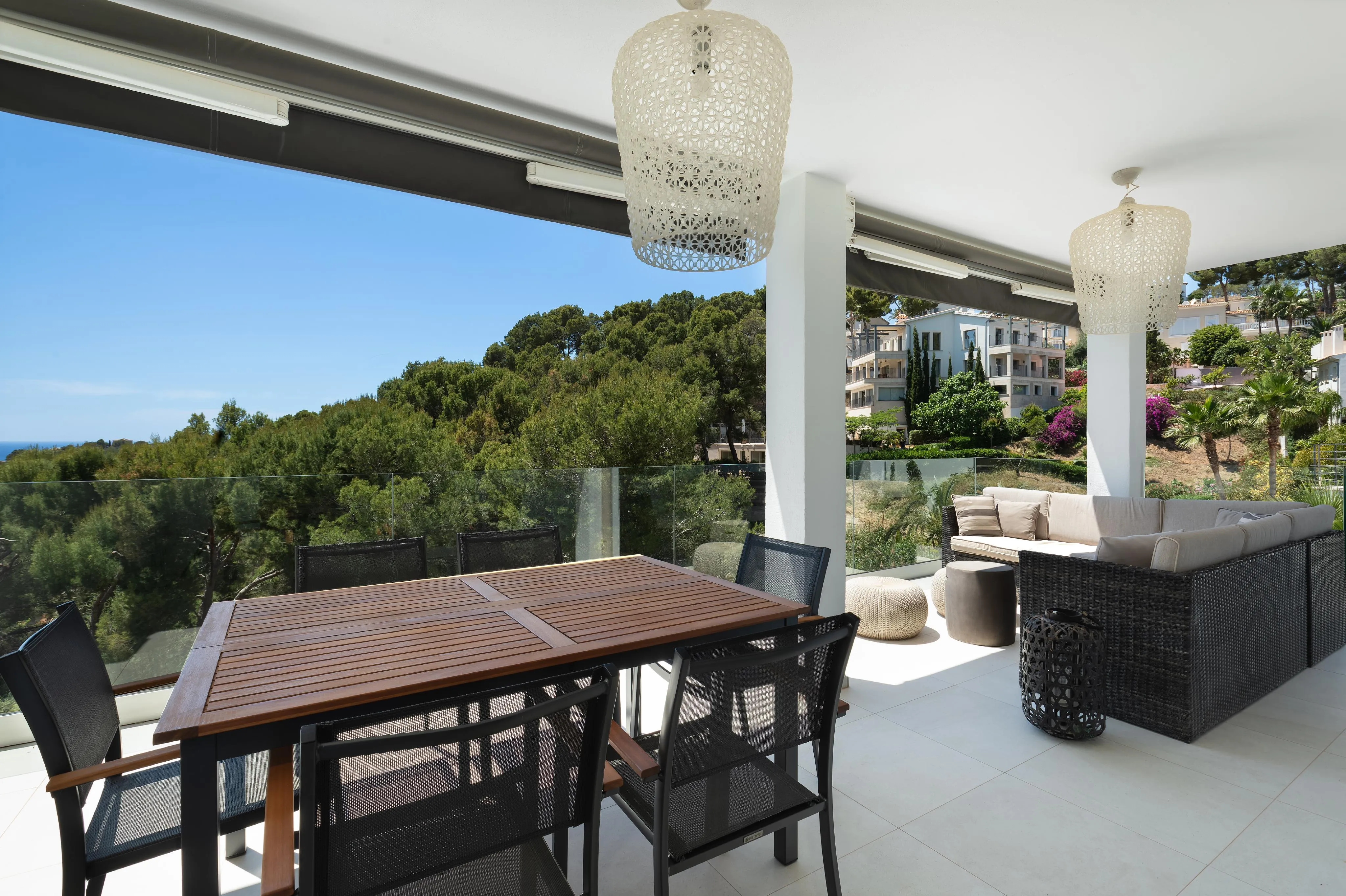 Villa renovada con vistas al mar-3