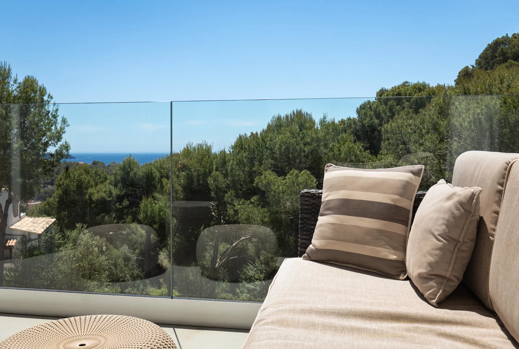 Vila renovada amb vistes al mar-17