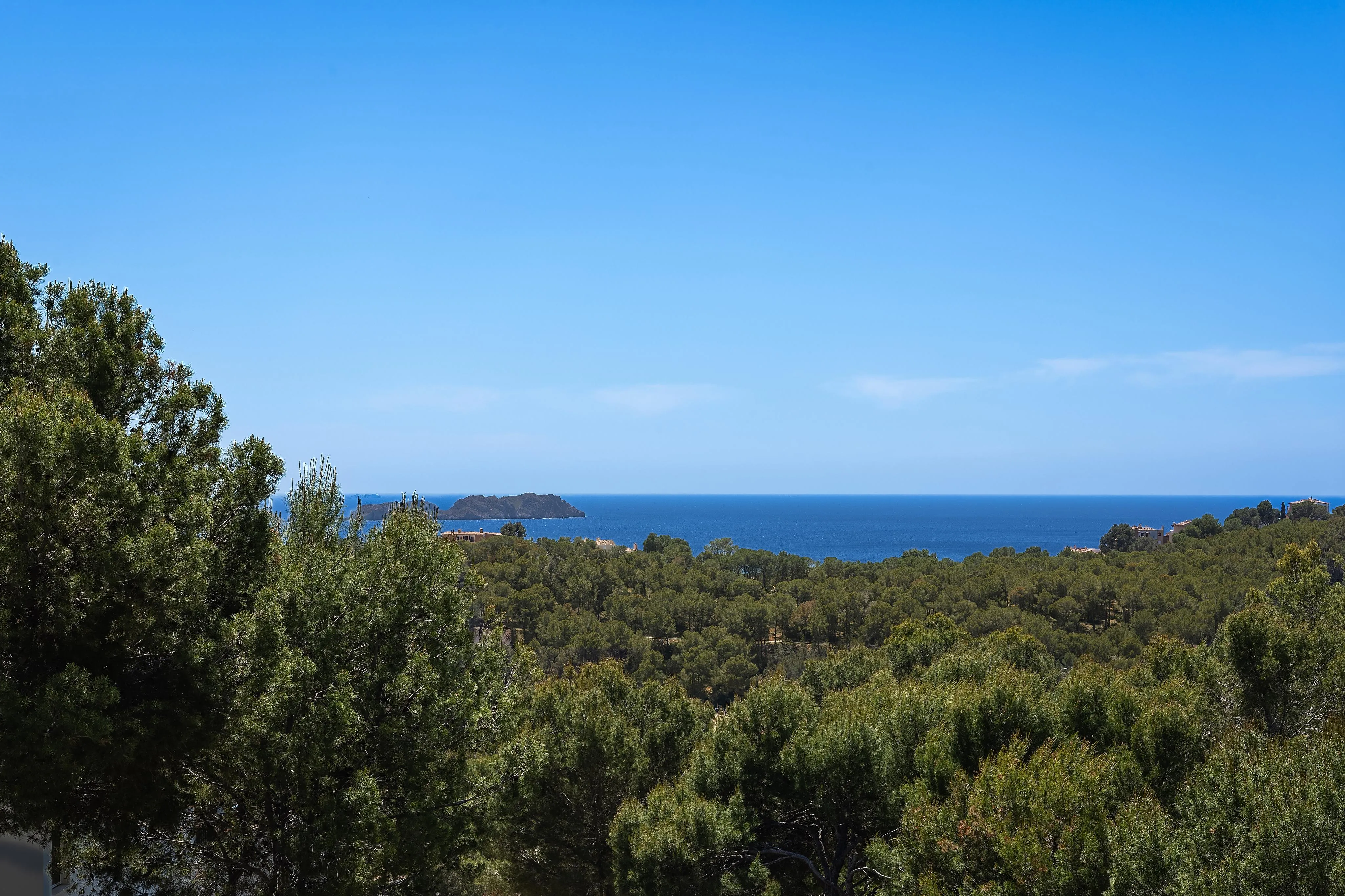 Gerenoveerde villa met uitzicht op zee-22