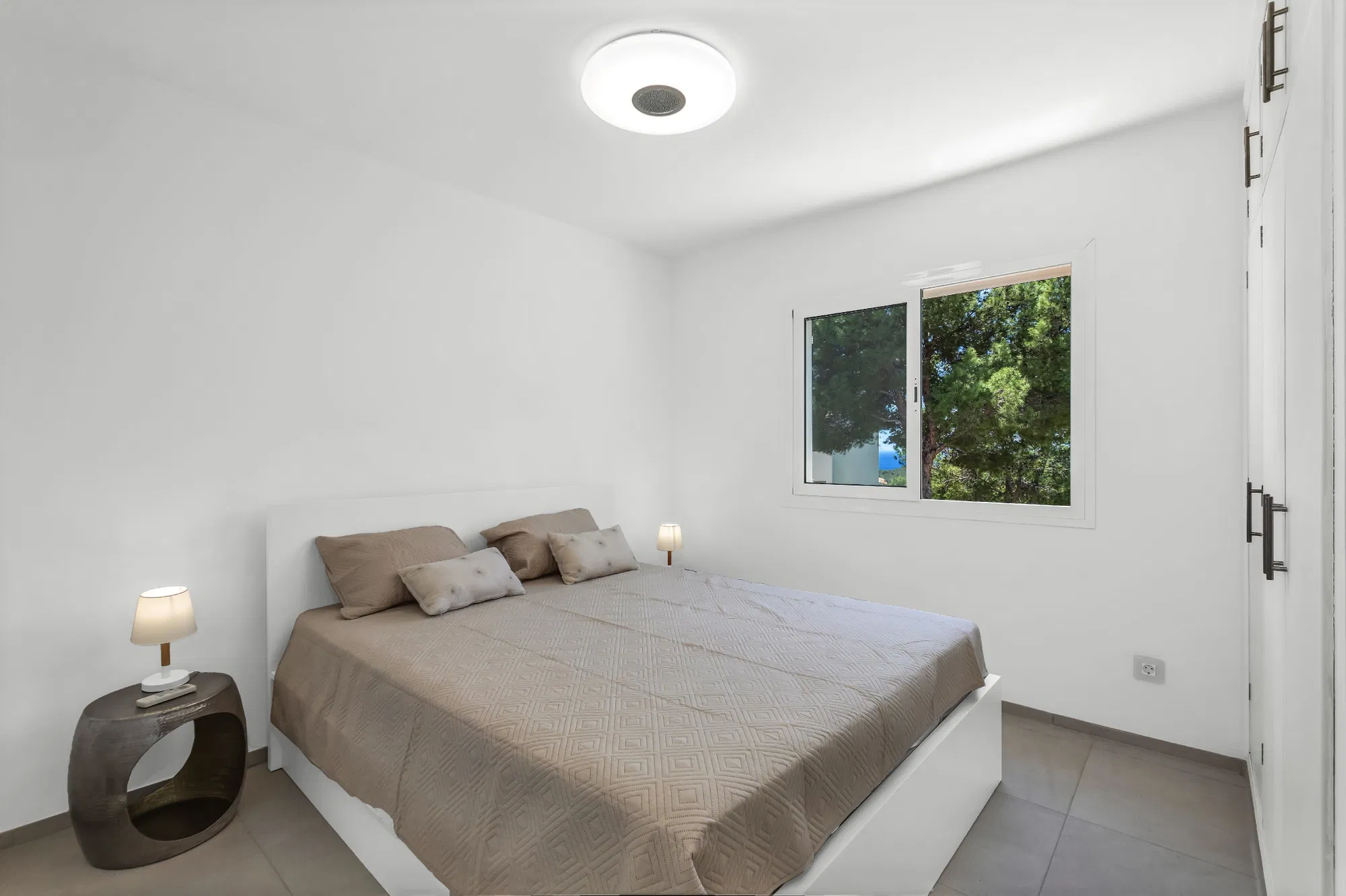 Vila renovada amb vistes al mar-14