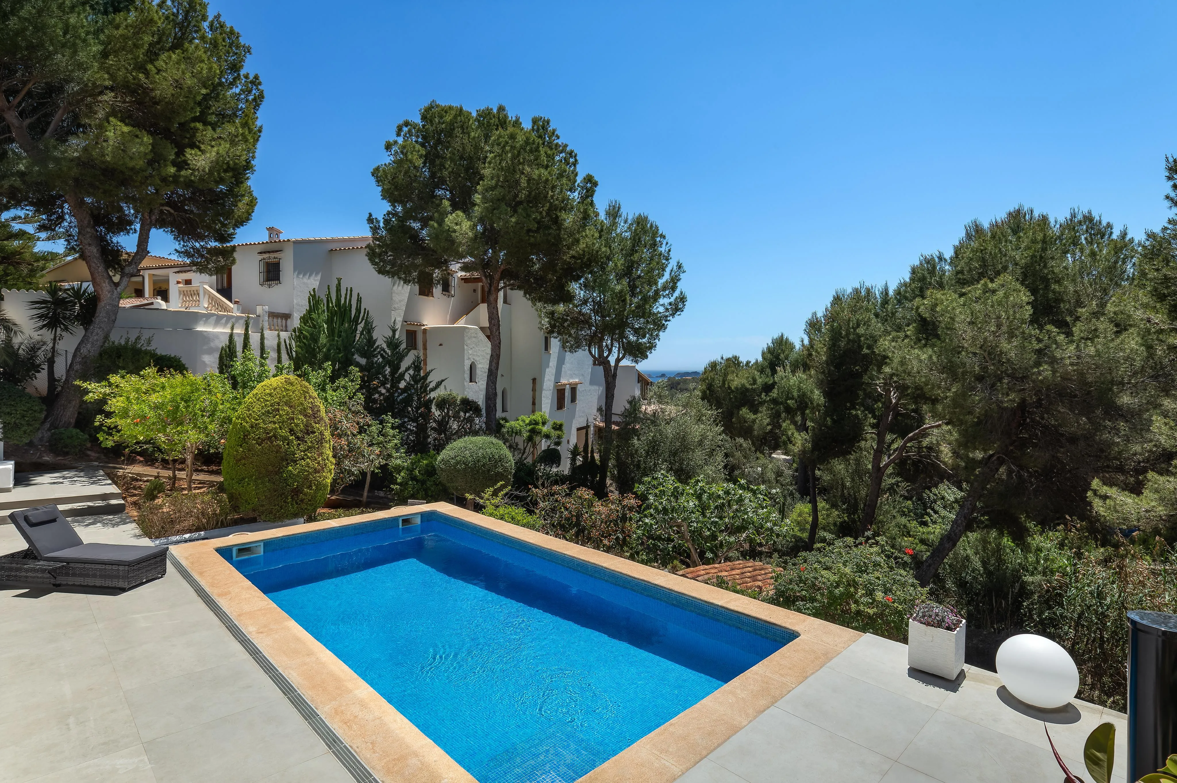 Gerenoveerde villa met uitzicht op zee-15