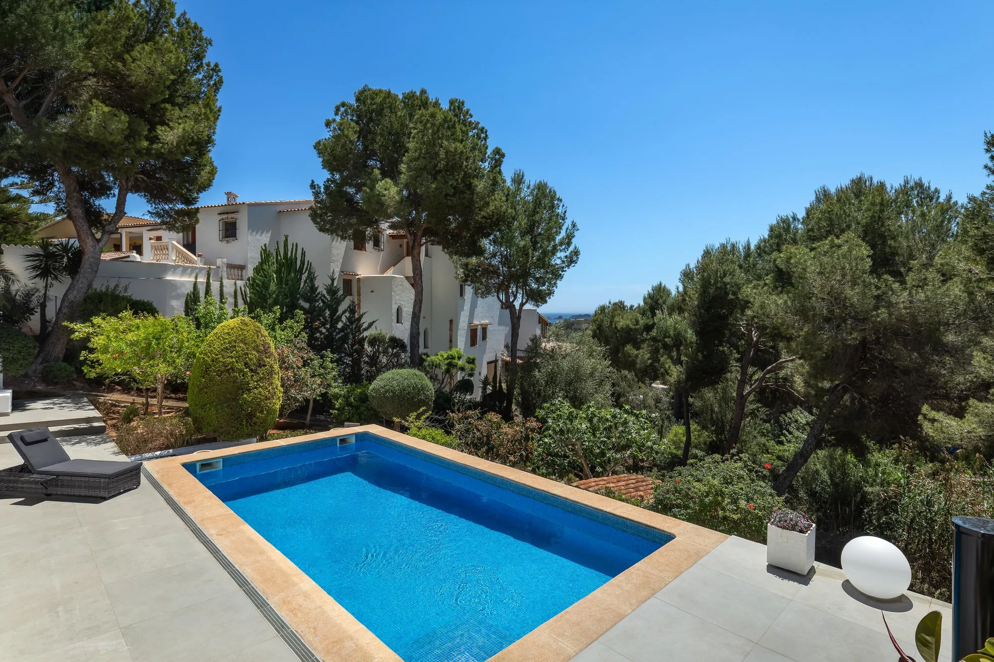 Vila renovada amb vistes al mar-15