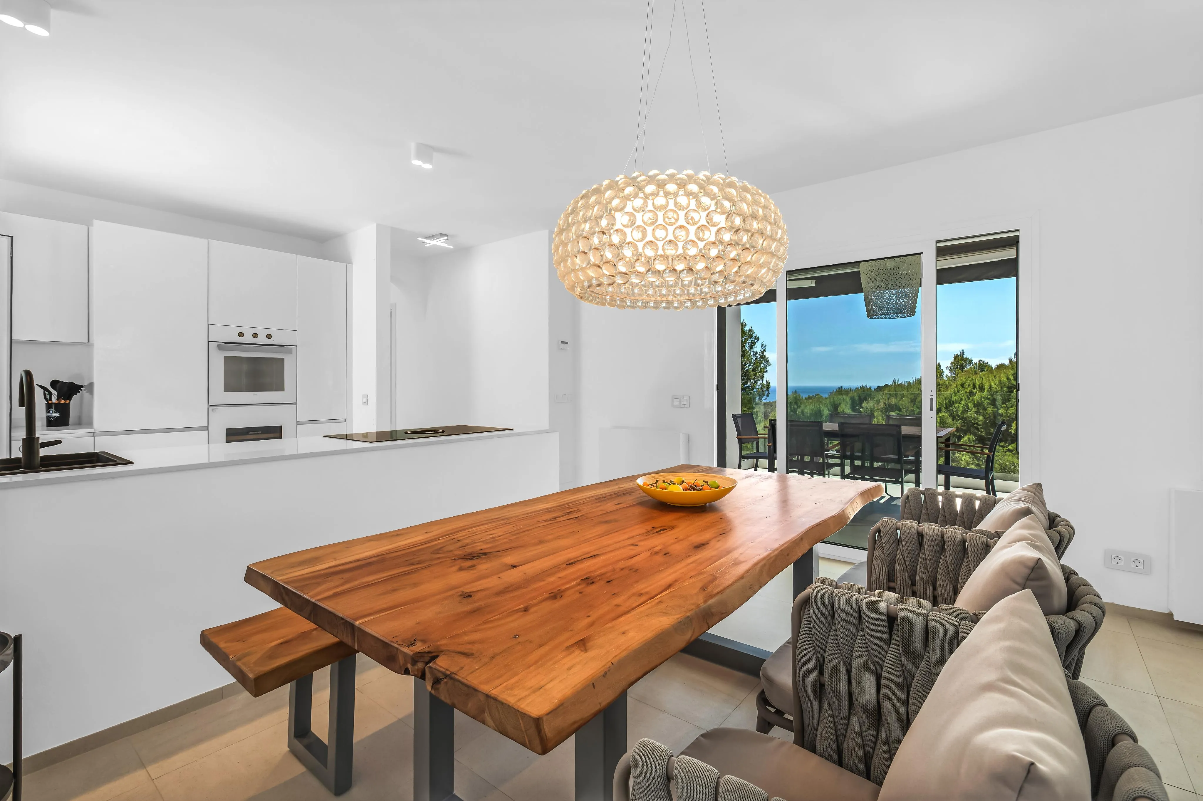 Gerenoveerde villa met uitzicht op zee-6