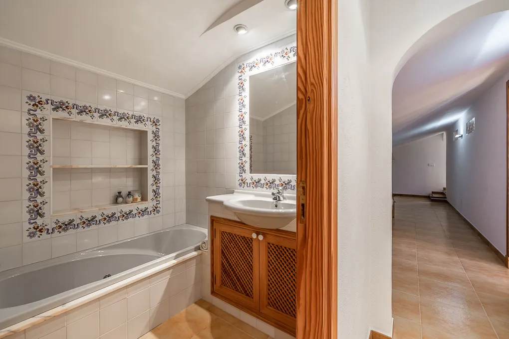 Familievenlig villa med vidunderlig udsigt over bjergene-19