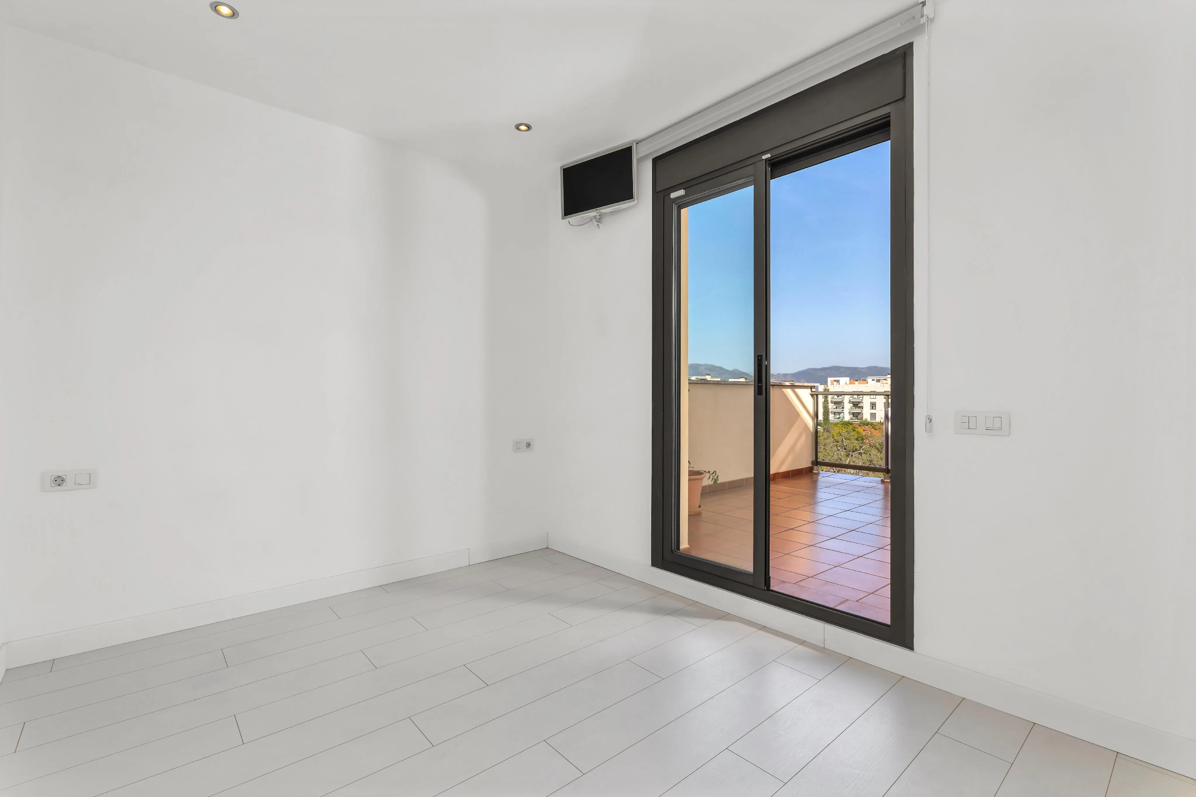 Exclusive penthouse with 360º views in Schools Area – Palma-9