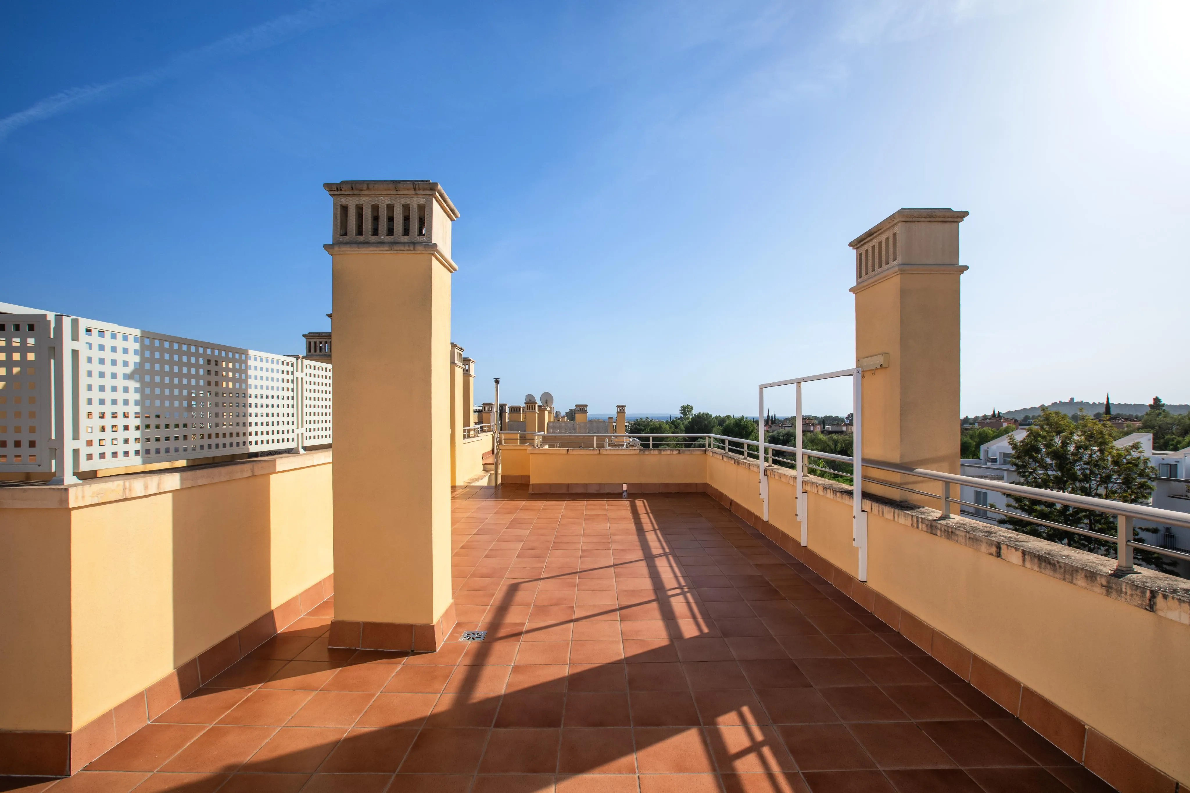 Exclusive penthouse with 360º views in Schools Area – Palma-17