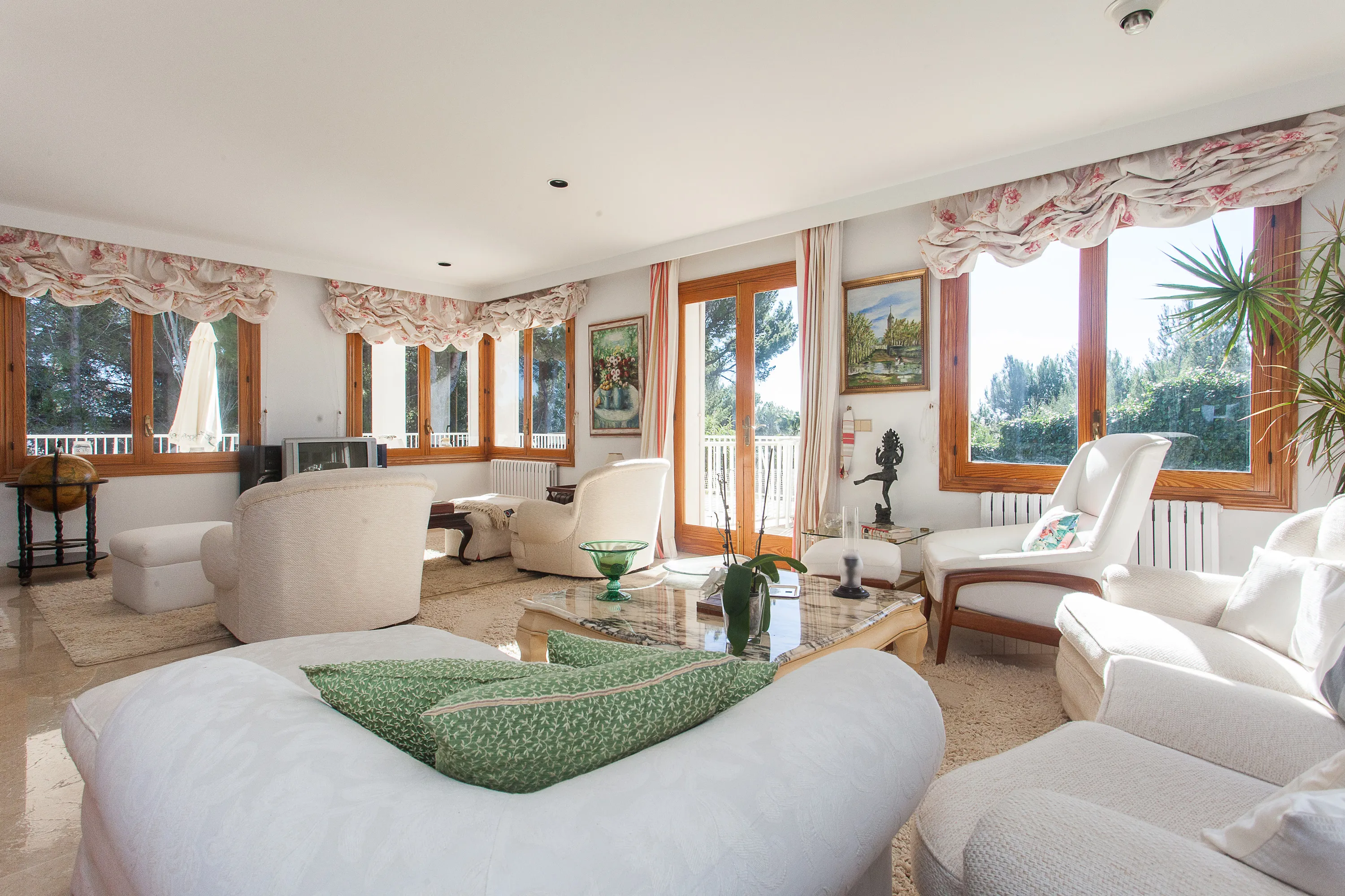 Stor villa med tennisbane i Pinar Park-7