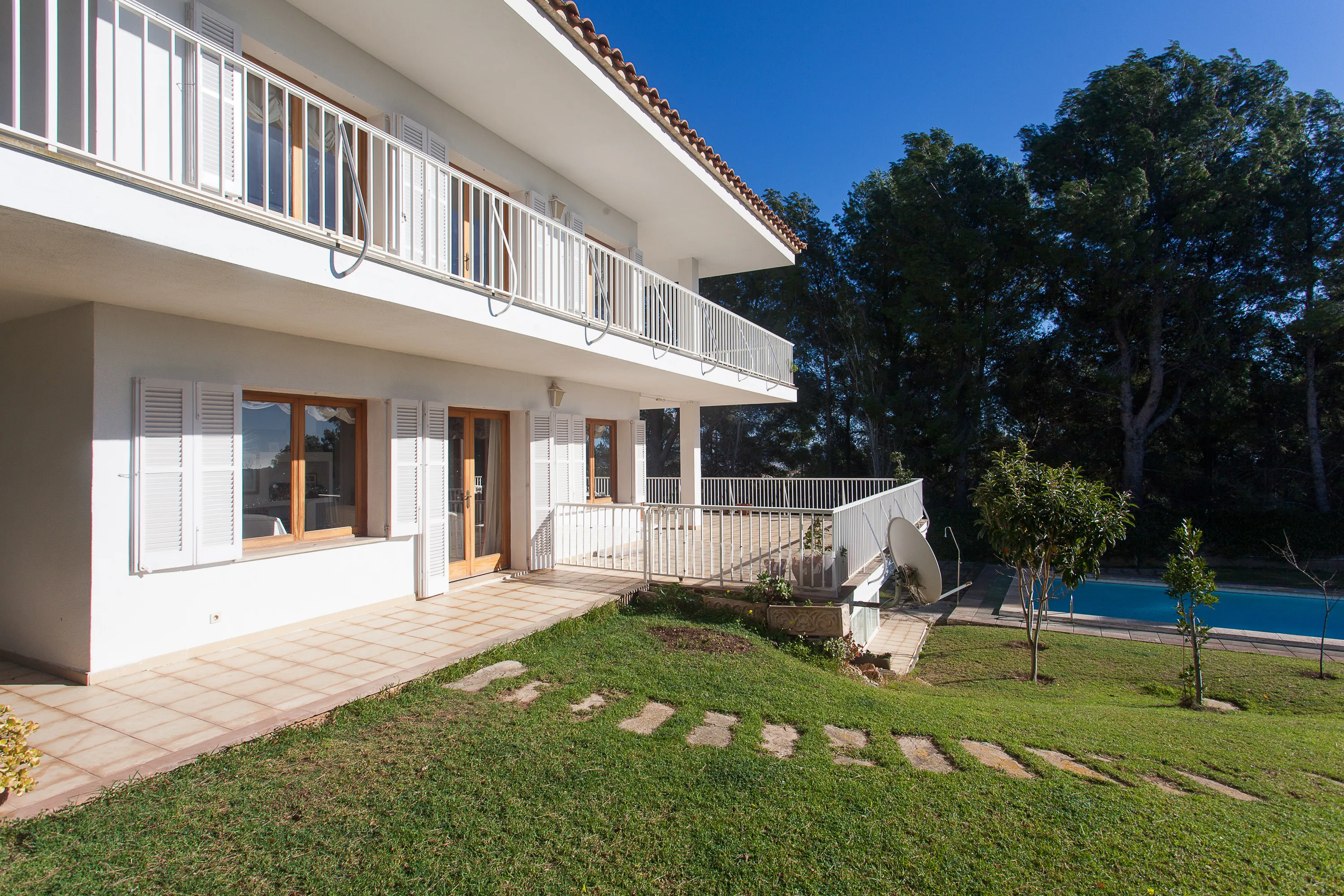 Stor villa med tennisbane i Pinar Park-3