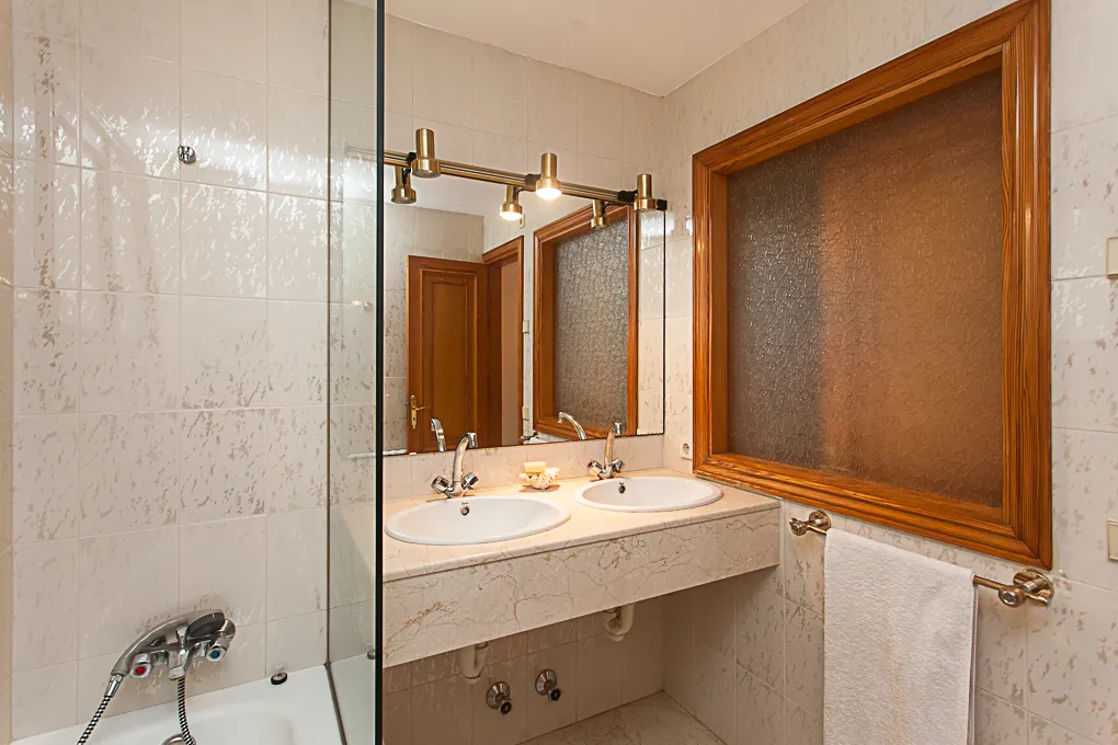 Stor villa med tennisbane i Pinar Park-14