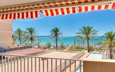 Bygning ved havet med mulighed for ombygning til hotel