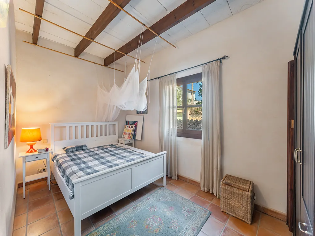 Seaview house in a sought-after quiet location with pool-15