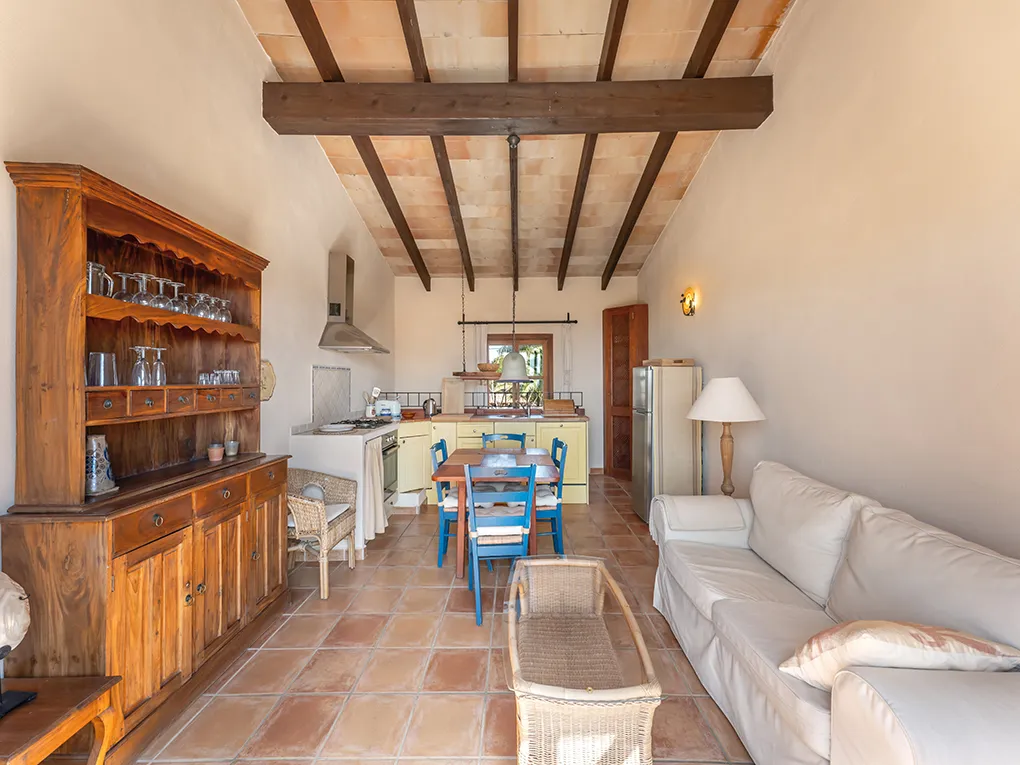 Seaview house in a sought-after quiet location with pool-12