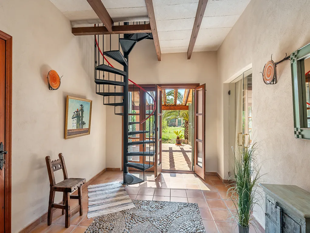 Hus med havudsigt i et eftertragtet, roligt område med pool-4