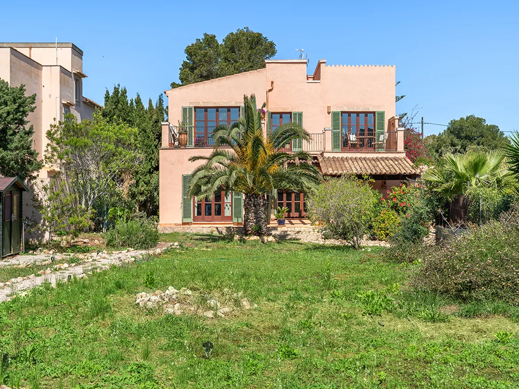 Seaview house in a sought-after quiet location with pool-17