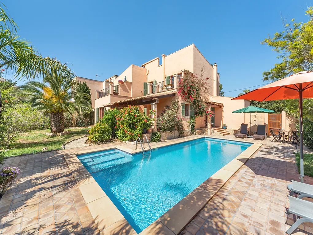 Seaview house in a sought-after quiet location with pool-10