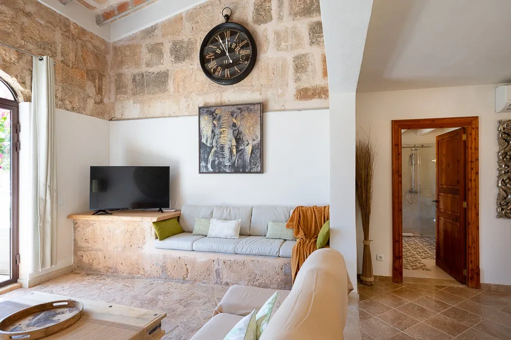 Authentic Mallorcan living: Beautiful country house  in Llucmajor with ETV License-9