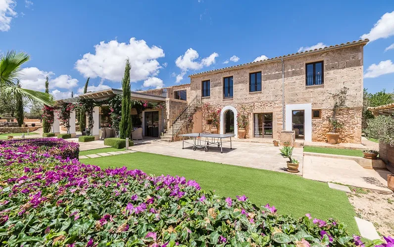 Authentic Mallorcan living: Beautiful country house  in Llucmajor with ETV License