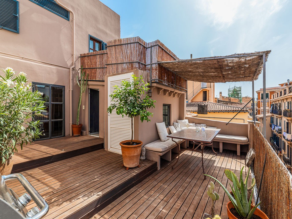 Triplex penthouse in an absolutely central location with two stunning terraces-2