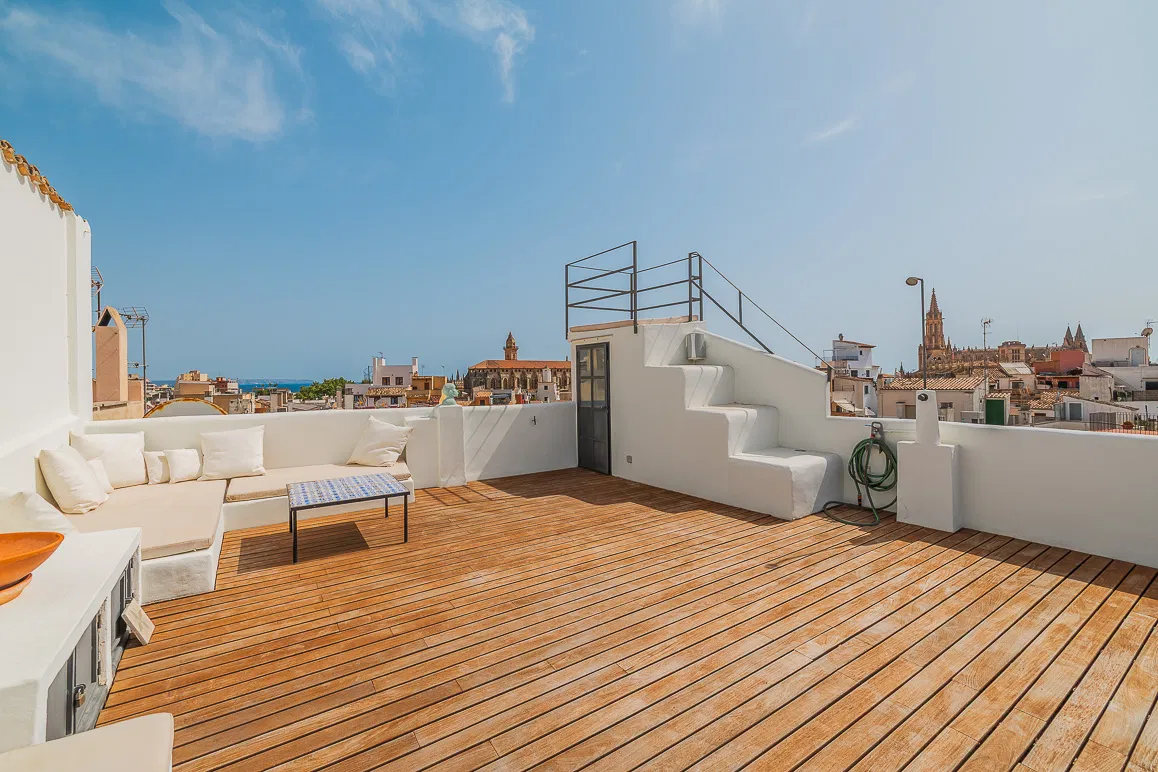 Triplex penthouse in an absolutely central location with two stunning terraces-3