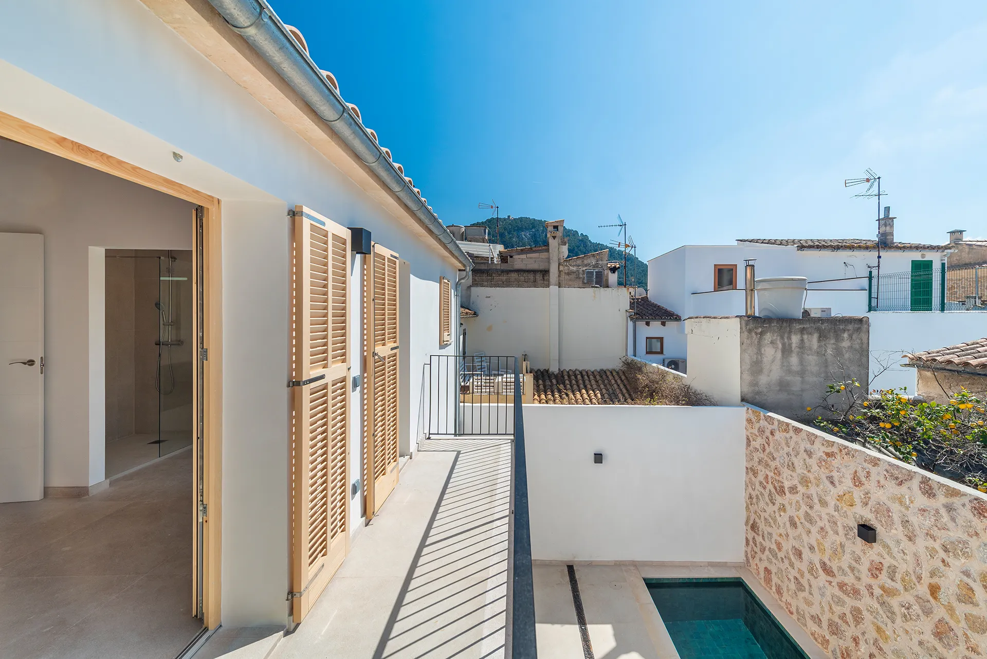 Beautiful Mediterranean townhouse with pool in Pollensa, Mallorca-18