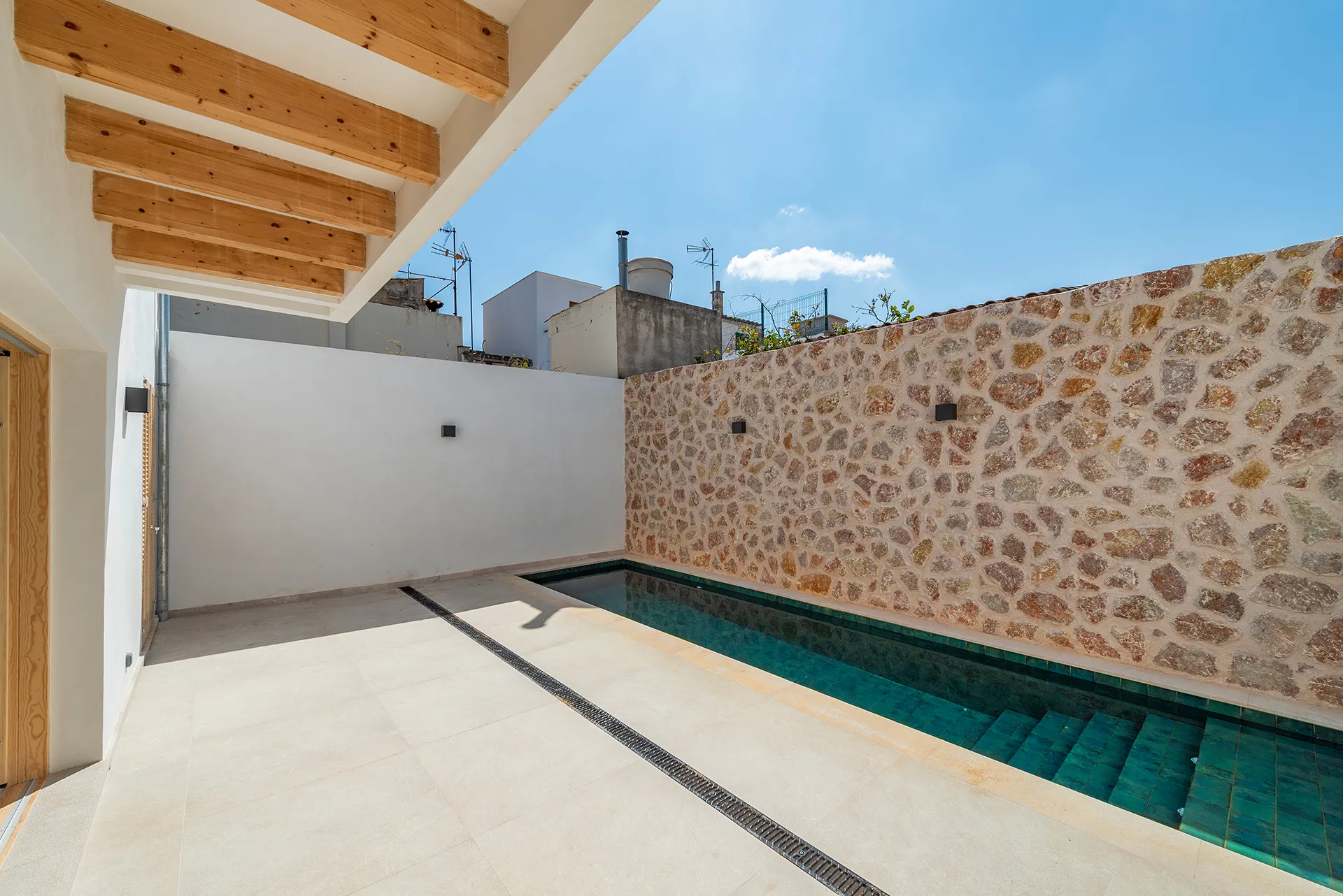 Beautiful Mediterranean townhouse with pool in Pollensa, Mallorca-8