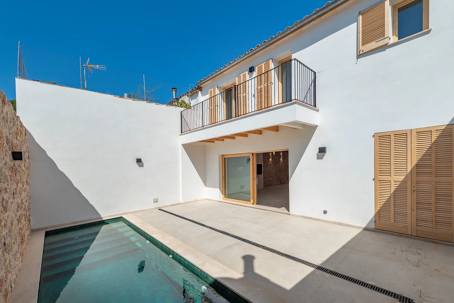 Beautiful Mediterranean townhouse with pool in Pollensa, Mallorca-1