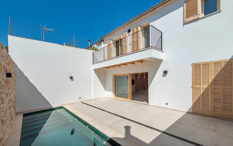 Beautiful Mediterranean townhouse with pool in Pollensa, Mallorca