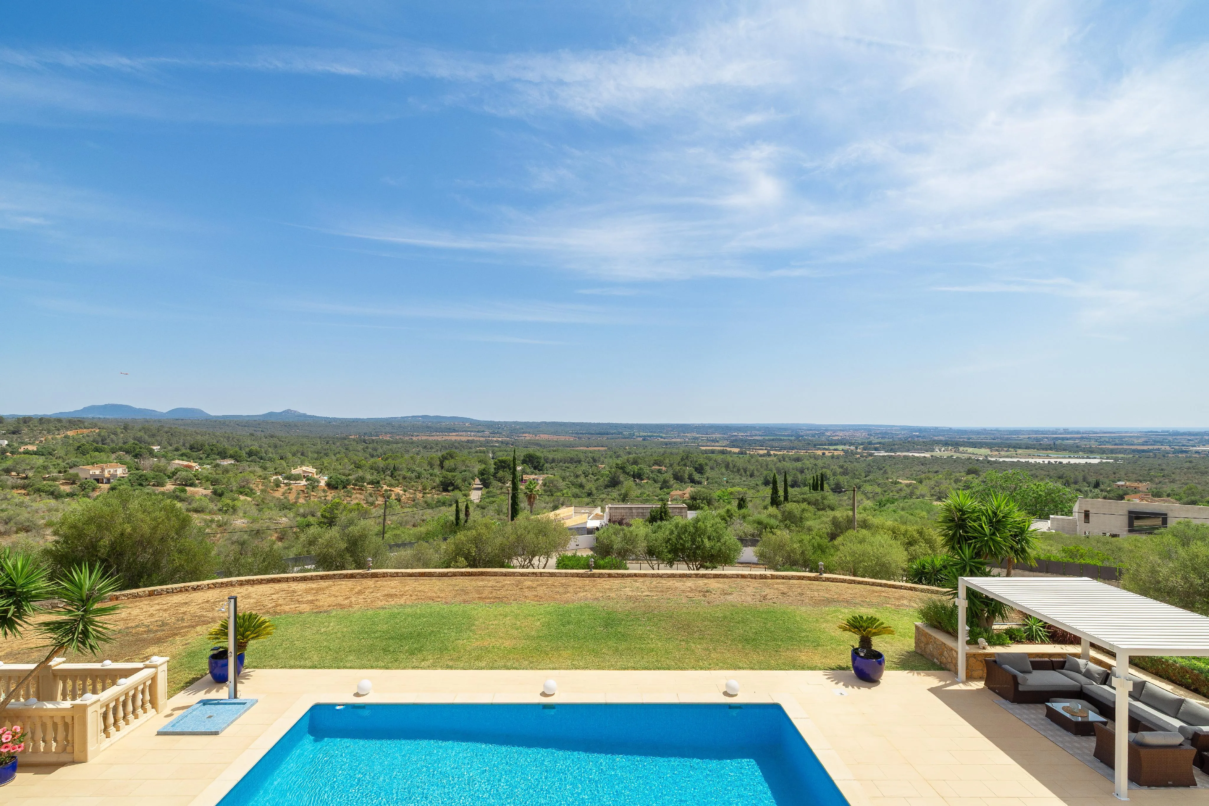 Elegante villa con grande piscina e vista panoramica a Puntiró-20