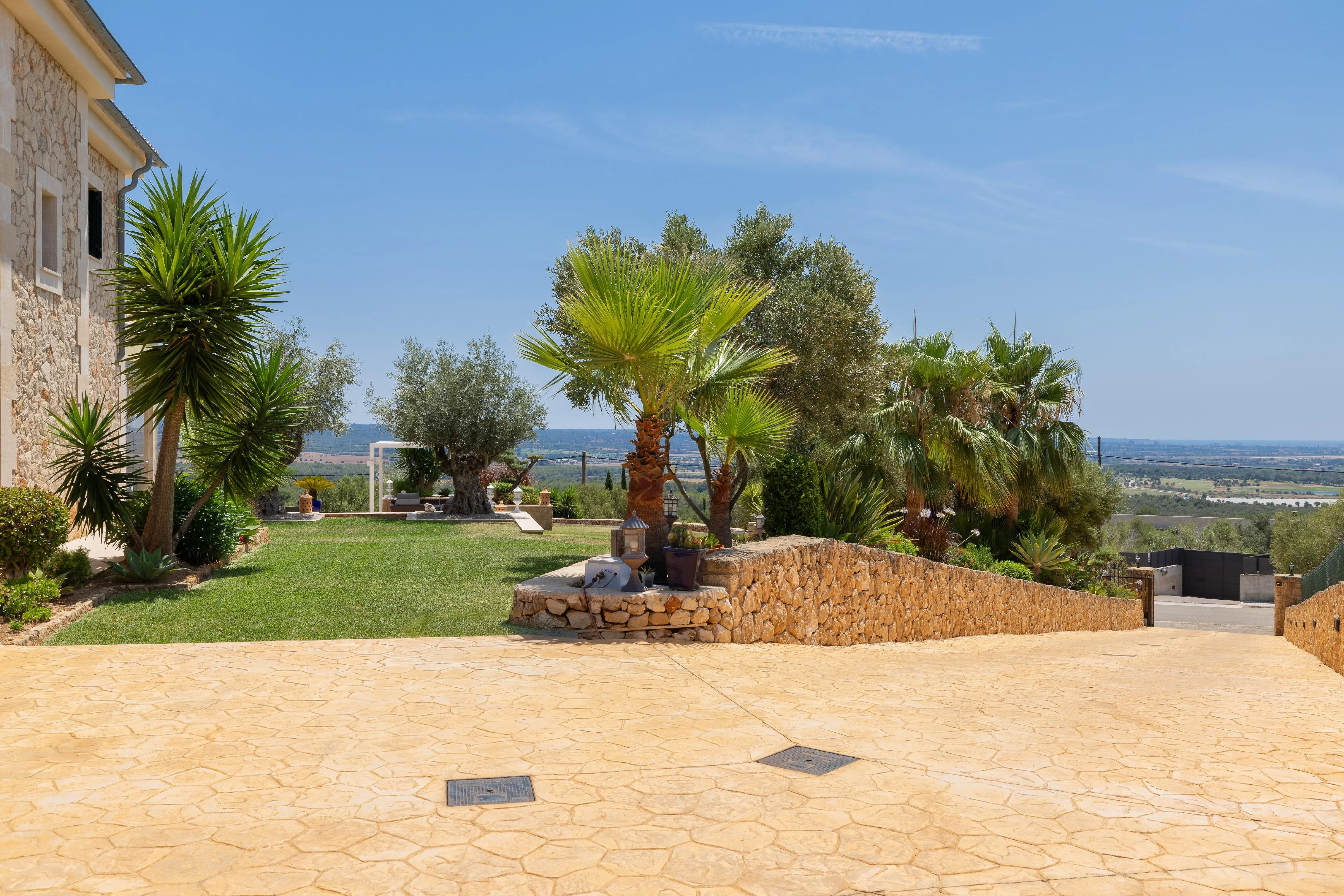 Elegante villa con grande piscina e vista panoramica a Puntiró-4