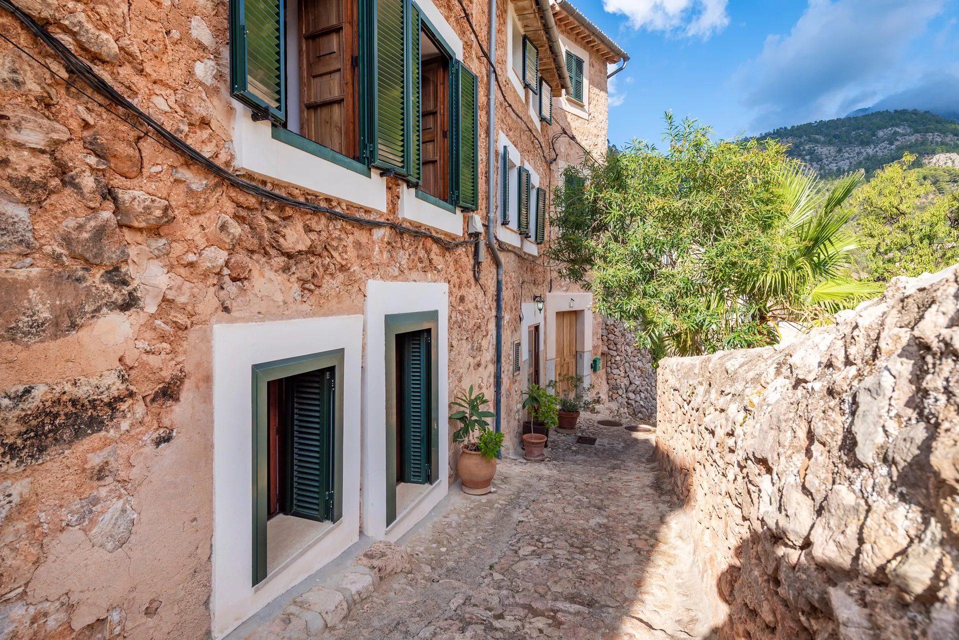 Encantadora casa adosada con vistas panorámicas en Fornalutx-2