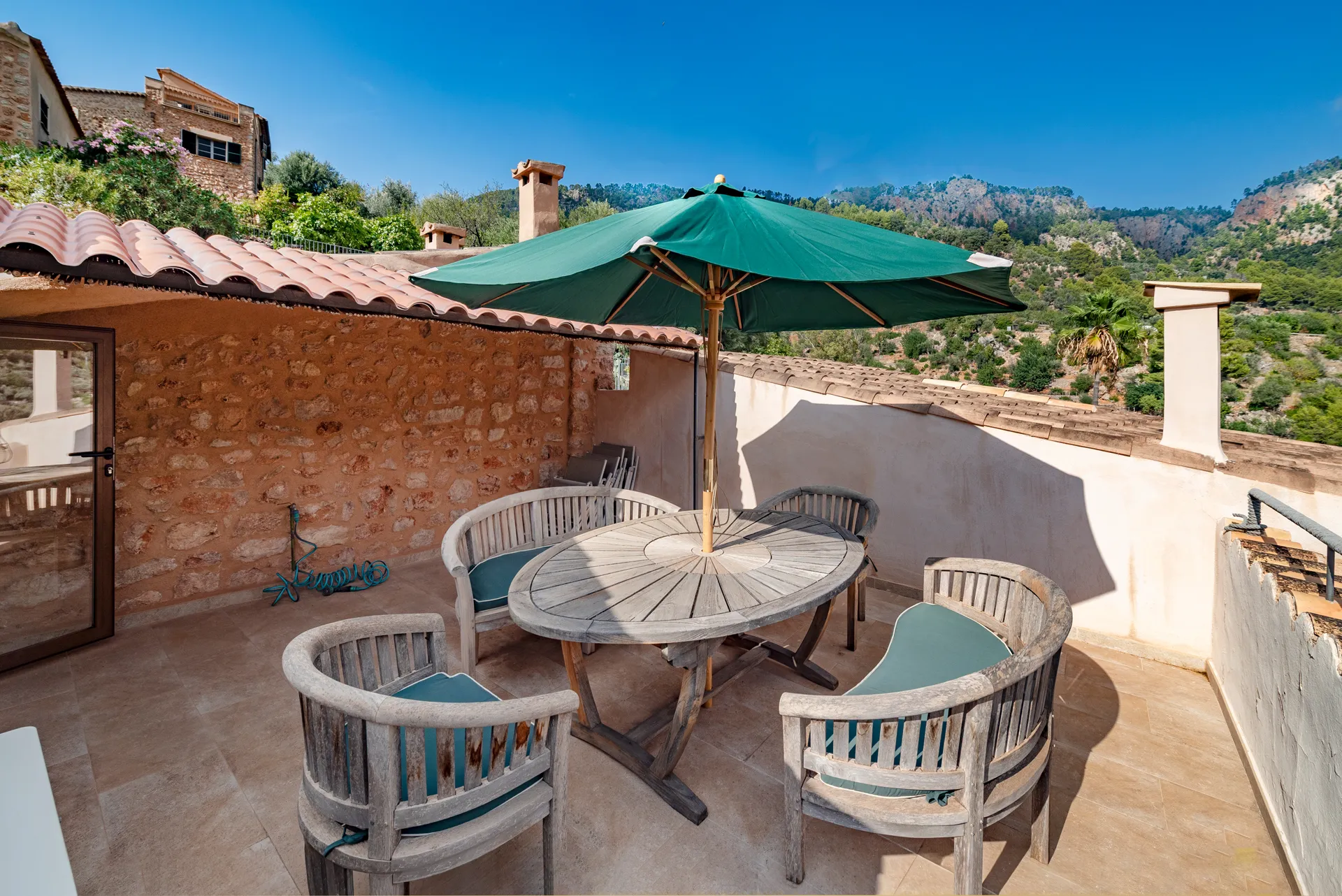 Encantadora casa adosada con vistas panorámicas en Fornalutx-19