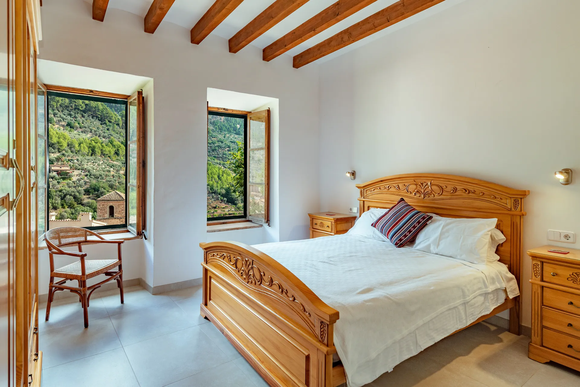 Encantadora casa adosada con vistas panorámicas en Fornalutx-11