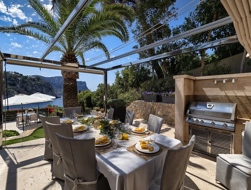 Elegant Island Retreat with Direct Sea Access-6