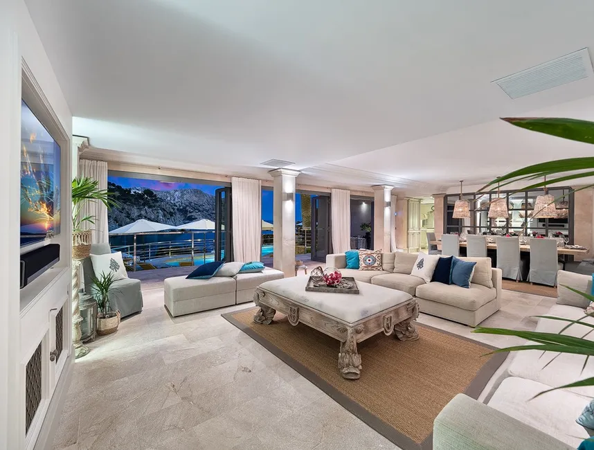 Elegant Island Retreat with Direct Sea Access-3