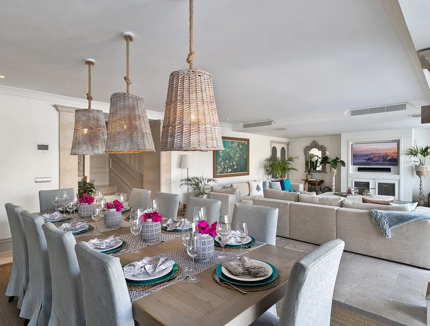 Elegant Island Retreat with Direct Sea Access-11