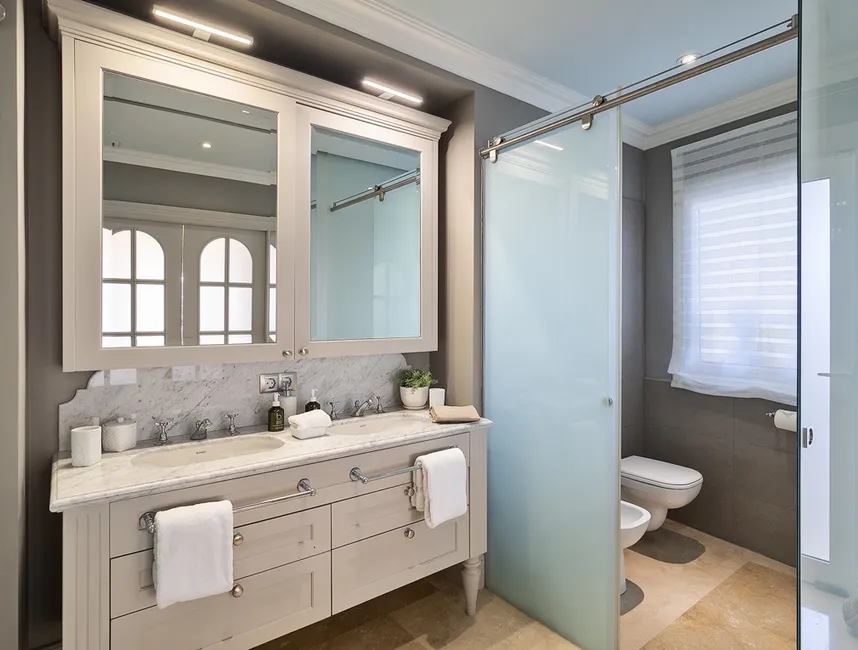 Elegant Island Retreat with Direct Sea Access-19