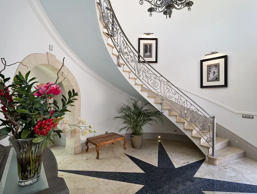 Elegant Island Retreat with Direct Sea Access-26